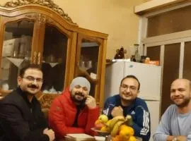 غرفه متميزه بوسط المدينه ميدان التحرير أمام الجامعه الامريكيه بمصر