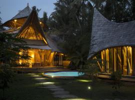 Cacao House Eco-Luxury Family Home by IBUKU near Green School Bali, hôtel à Bringkit
