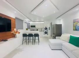 Villa Paola 2 King Bed laundry included Central