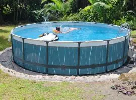 Cabaña nido de amor escondida en la naturaleza