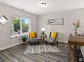 Cottage on Warner - Cozy Getaway Close to Seattle