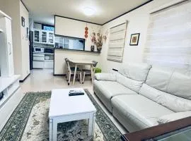 WinterSale Direct access to each spot Near by Station 9mins to Ikebukuro 10mins to Ueno 13mins to Shinjuku Whole House 3 Bedrooms Max for 8