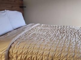 Paradise View Room in Jayuya, Puerto Rico - Comfort City Mountain Views, ξενοδοχείο με πάρκινγκ σε Jayuya