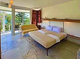 Lonos Circle Ocean View Room, hotel com estacionamento em Romblon