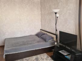 1- комнатная квартира в центре, 2 мин от набережной: Balkaş şehrinde bir otel