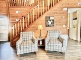 Cozy Rustic Cabin! 3 miles from the strip!, hotel v destinaci Branson