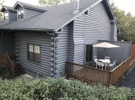 Cozy Rustic Cabin! 3 miles from the strip!, hôtel à Branson