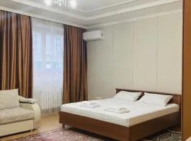 57 Очень теплая уютная квартира возле Байтерека с 2 большими кроватями и с 2 диванами для 1-6 человек