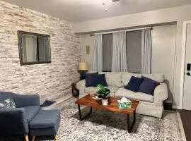 KATHRYN Fenced yard near ZooUTMC DT TOL dogs ok