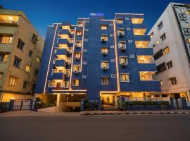 FabHotel Grand Aarvi Prime - Nr GSM Mall, Madeenaguda, hotel in Lingampalli