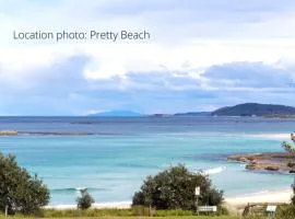 Retro Beach Cottage - classic surf getaway