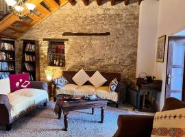 Charming 3-Bedroom Cottage in Heart of Vasa Koilaniou, ξενοδοχείο στη Βάσα Κοιλανίου