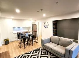 Prime Central City Pad - Modern and Quiet