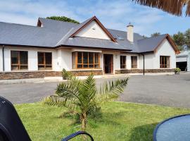 Stylish 4 bedroom house By The Sea, beach hotel in Wexford