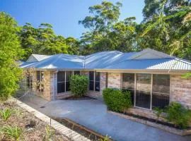 Leafy Retreat - spacious holiday home near harbour