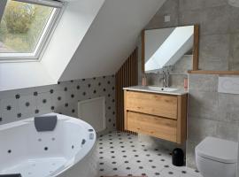 Ty Cocon - havre de paix avec jacuzzi, Hotel in Rochefort-en-Terre