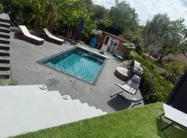 Maison cocooning , avec double jacuzzi et piscine