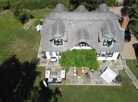 Beautiful Thatched Cottage Windsor Ascot Bracknell