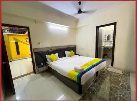 Surajmal Road The Dixit Premium Residency Near Bankebihari Temple Pushpanjali - Premanand Maharaj - Free Parking and Free Wifi Restaurant Facilities - Fully Air conditioning Premium Room - Best Premium Hotel In Vrindavan