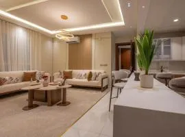 شقة فاخرة بثلاث غرف نوم دخول ذكي وموقف خاص