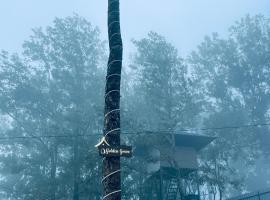 Golden Grove Treetops, tented camp en Pooppara