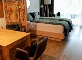 Maurers Schlierseetraum 6, Studio 455 mit 42 qm neu renoviert, Erdgeschoss mit eingez&auml;unter Terrasse in ruhiger Lage am Kirchbichlweg 8, hotel que admite mascotas en Schliersee