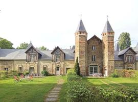 Grand gîte dans les communs d'un Château, ξενοδοχείο σε Grand-Auverné