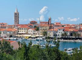 Rose rooms on the island of Rab, hotel de playa en Rab