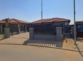 Secure 2 Bedroom Home with Office and Fast WiFi