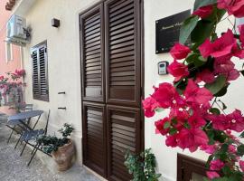 Manenti Holiday House, hotel in Noto