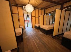 Sanctuary Hostel - Art & Adventure, Hostel in Phra Ae beach