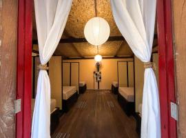 Sanctuary Hostel - Art & Adventure, hostel v destinaci Phra Ae beach