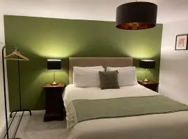 4@No.4. A cosy spot for 4 and one furry friend