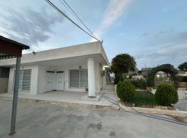 Spacious 500 sqm Garden Home with Parking in Erbil, hotel di Erbil