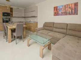 Quaint, Central Ground floor 2 Bed 2 Bath apartments at Little Oaks