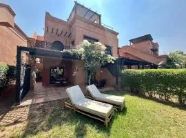 Calm Garden Retreat - Private Patio, BBQ, Pool Access & Free Breakfast