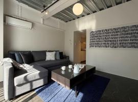 b hotel Komachi - 1 BR Apt Free Breakfast Included, acomoda&ccedil;&atilde;o com cozinha em Hiroshima