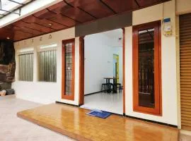 Neomi Guesthouse Malang
