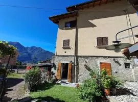 Casa Rosa nel borgo di Linzanico