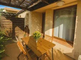 Mini-villa en pierre avec vue nature