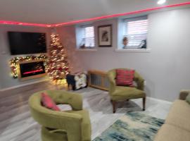 Lovely 2 bedroom Apartment with 2 Entrance and Parking, Hotel in University Heights