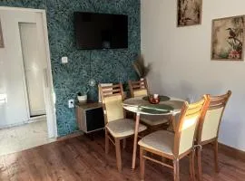 White House Apartments - Forest