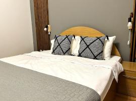 5th Forest Villa &ndash; Family Retreat, Garden & BBQ, tradicionalna kućica u gradu 'Predeal'