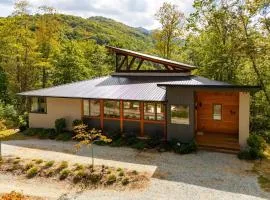 Luxury Mtn Home, Grandfather Mtn Views, Hot tub, Sauna