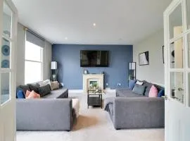 Penthouse Parade Apartment, Sleeps 6