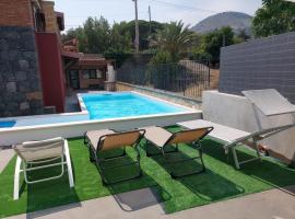 Giardino d'Estate - Villa con piscina, hotel in Zafferana Etnea