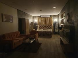 ستوديو بفناء خارجي ومدخل سيارة خاصين, Cottage in Al Hofuf