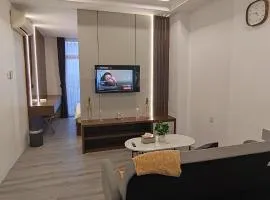 Formosa Spacious Apartments with Netflix & Pick Up Service by MESA