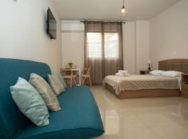 Anesis Airport rooms 306, hotel i Koropíon