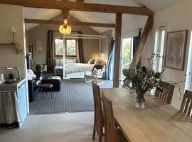 Waterside Studio Sanctuary, hotel v destinaci Belturbet